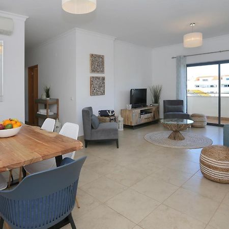 3 Bedroom Apartment With Indoor Pool Central Лагос Екстериор снимка